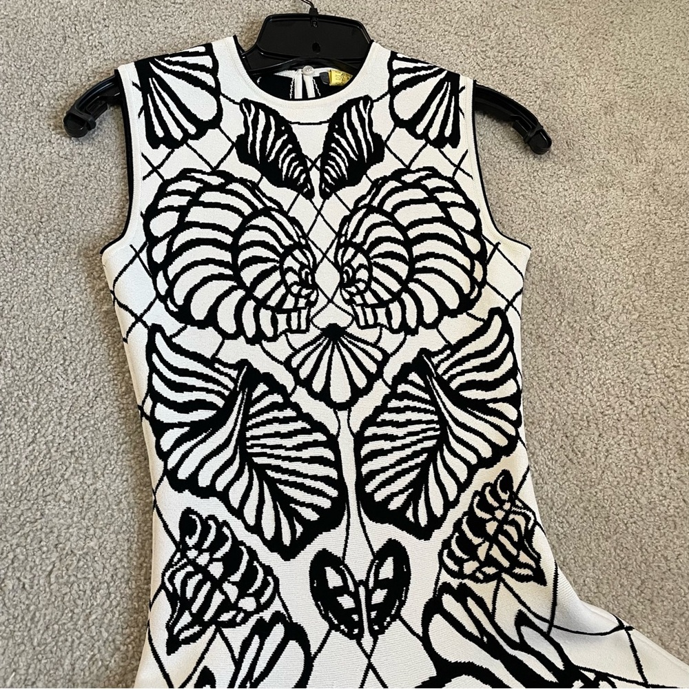 Alexander McQueen Sleeveless Shell Jacquard Midi Dress - Picture 13 of 14